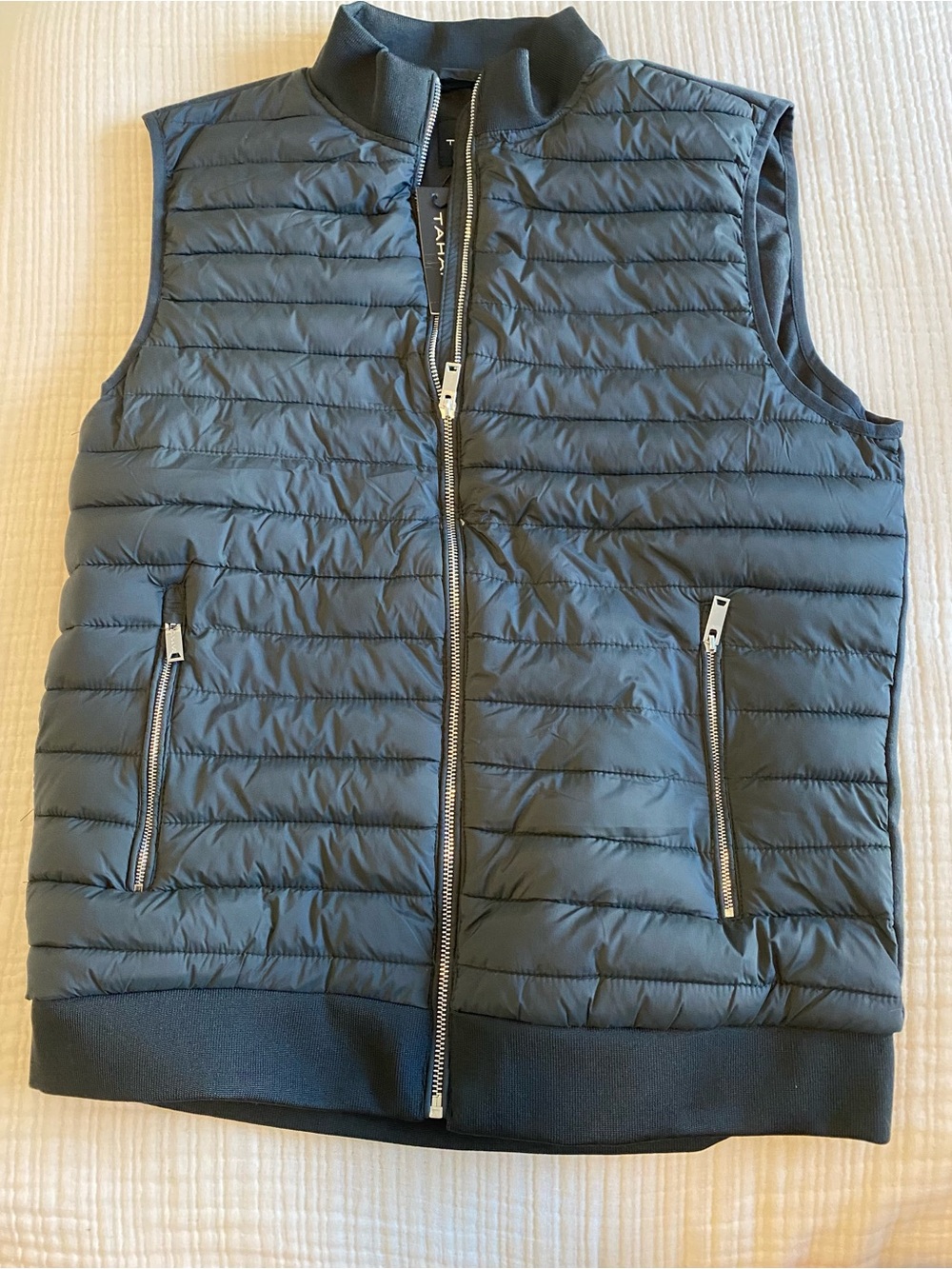 Tahari Men’s Quilted Puffer Vest – Charcoal Gray/Black – Size L/G – NWT
